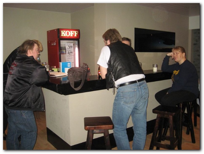 642x481 pixels (99K)